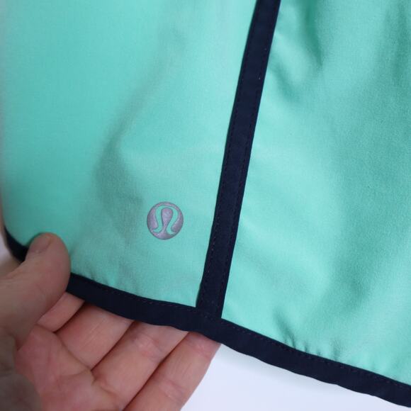 LULULEMON Tracker Short II Stretch Menthol Inkwell Training Active Women's 6 - Picture 9 of 16